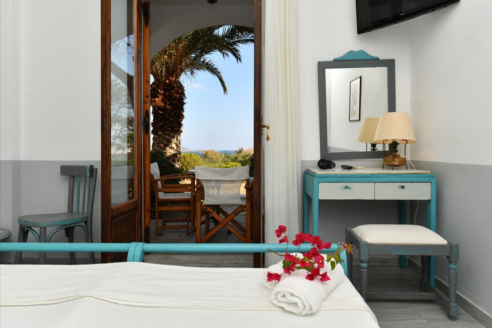 Triple Room | In-room safe, desk, soundproofing, iron/ironing board (on request)