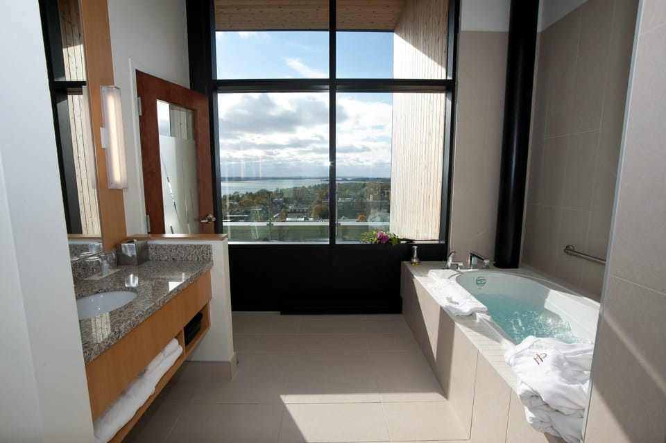 Jetted tub