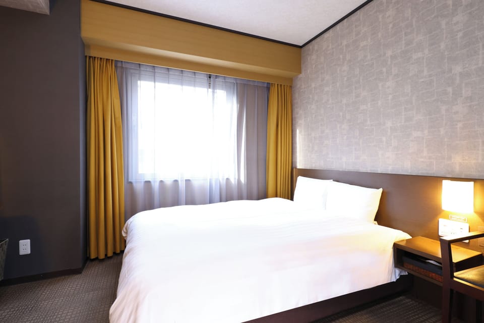 Down comforters, in-room safe, desk, laptop workspace