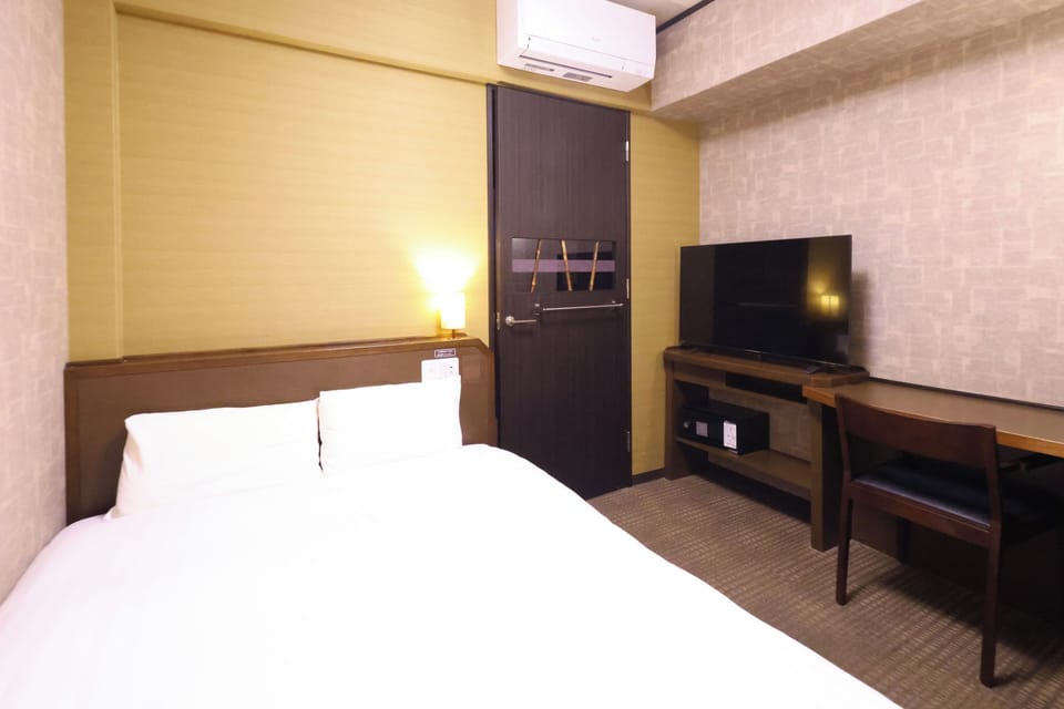 Down comforters, in-room safe, desk, laptop workspace