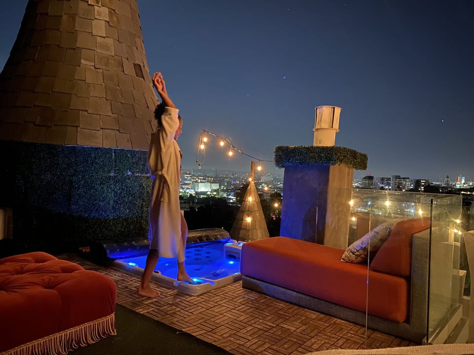 Jacuzzi on roofdeck.