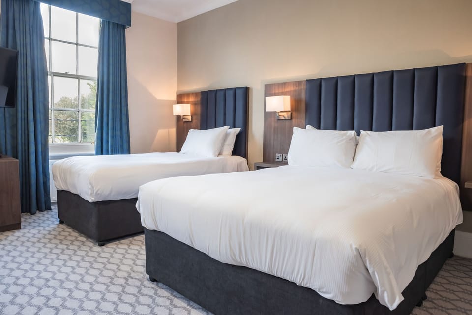 Premium bedding, in-room safe, desk, laptop workspace