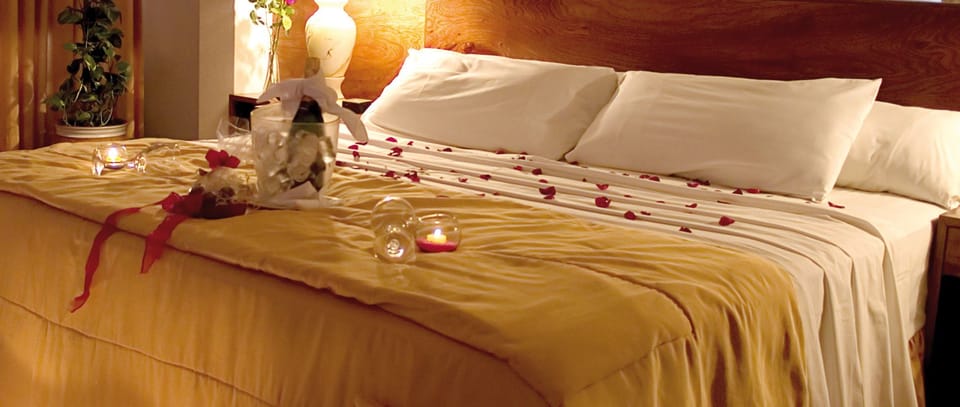 Deluxe Room | Minibar, in-room safe, individually furnished, desk