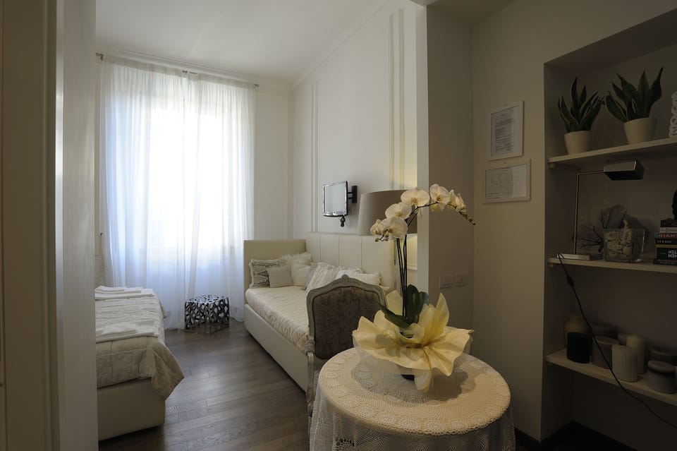 Triple Room (Duomo) | Egyptian cotton sheets, premium bedding, memory foam beds, minibar