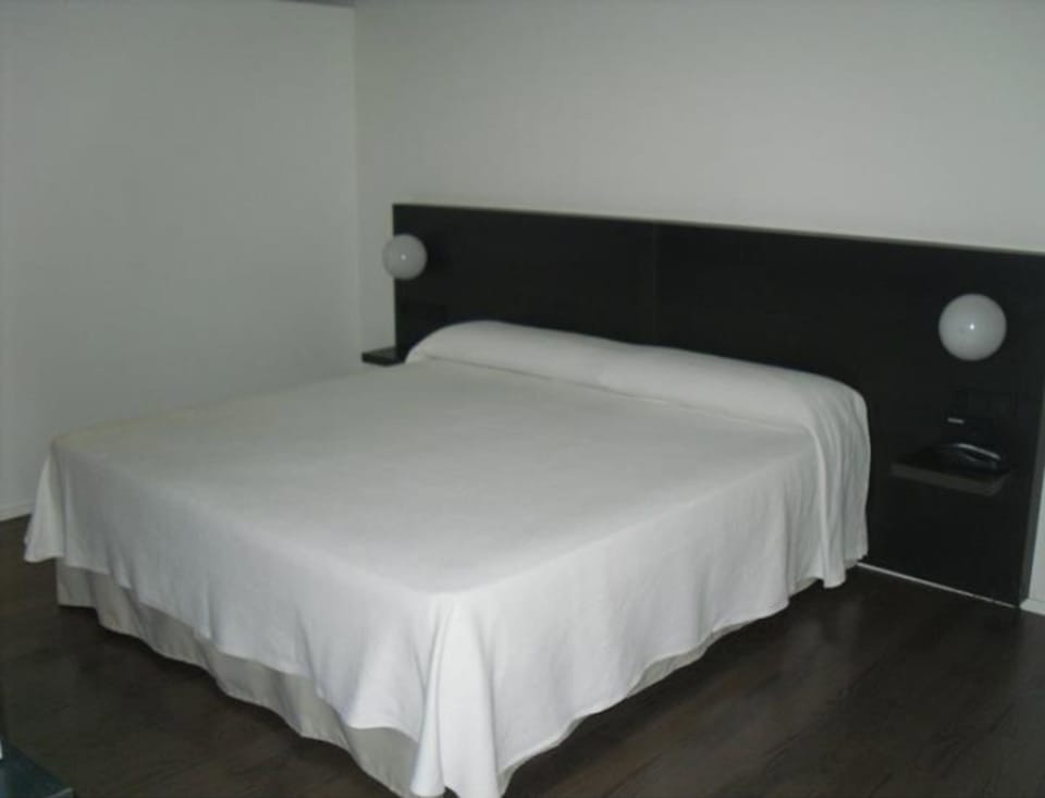In-room safe, desk, soundproofing, iron/ironing board