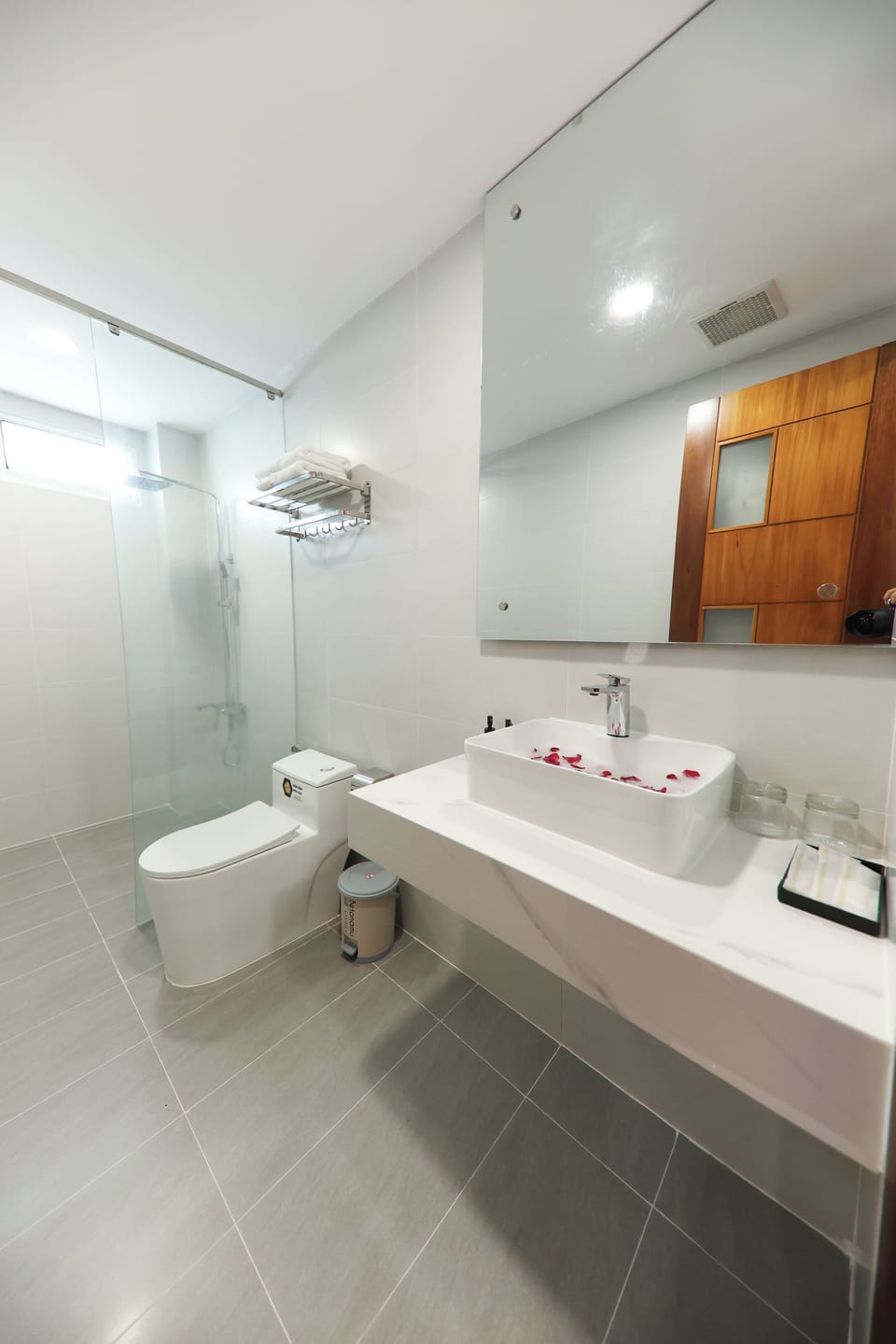 Shower, free toiletries, hair dryer, slippers