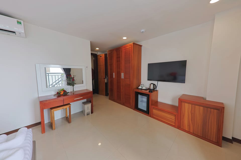 Deluxe Double Room, Sea View | In-room safe, desk, blackout drapes, free WiFi