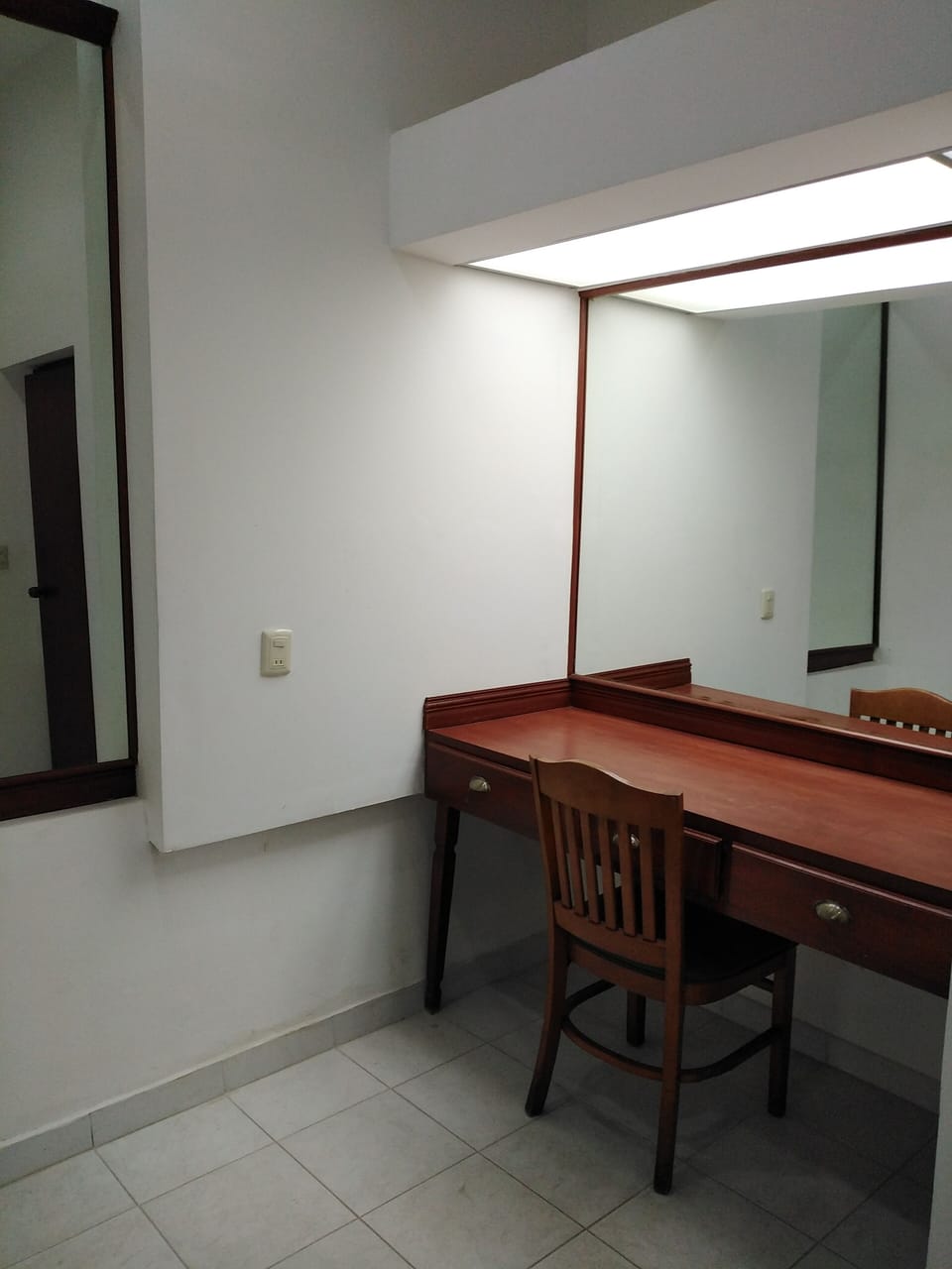 Suite, 1 Queen Bed | Bathroom | Shower, free toiletries, towels