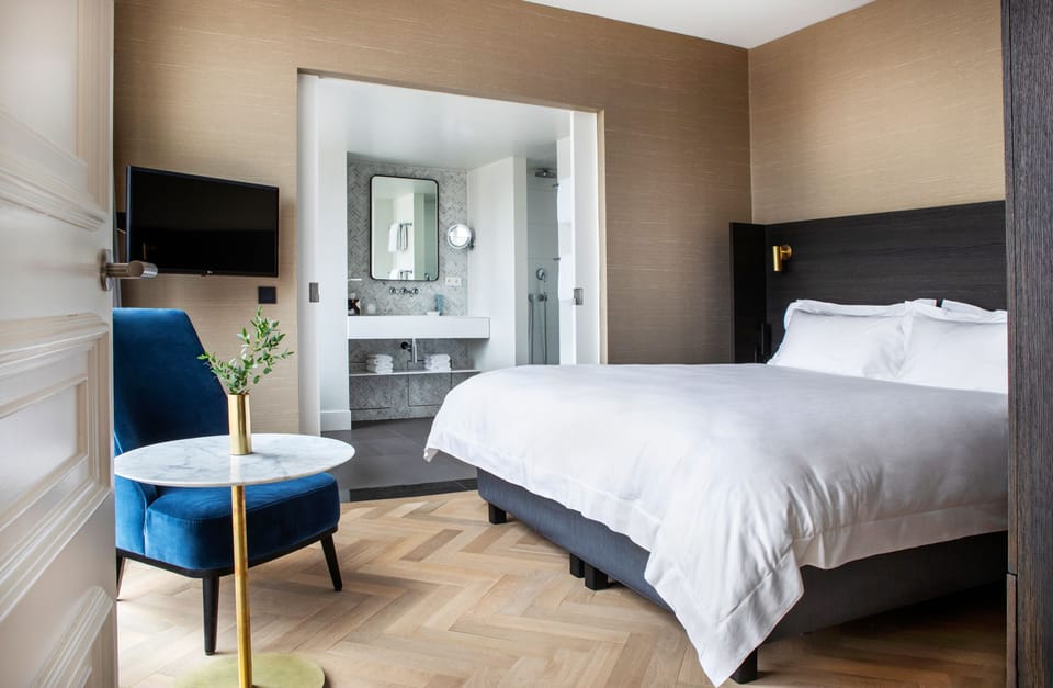 Egyptian cotton sheets, premium bedding, pillowtop beds, minibar