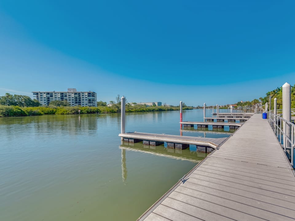 Free DAILY boat docking on a first come first serve basis