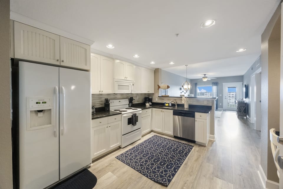 Fully equipped kitchen, complete with cooking/eating/drinking utensils