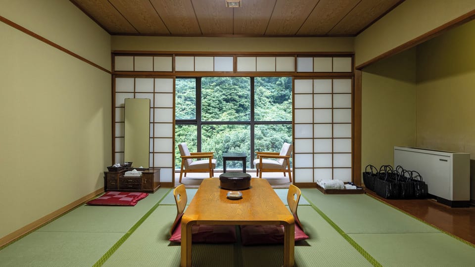[Japanese-style room (8 tatami mats and up)] Experience the changing seasons, Non-smoking | Desk, WiFi (free), bed sheets