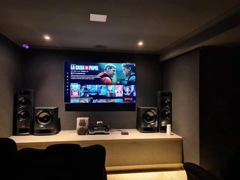 32-inch LCD TV with cable channels, TV
