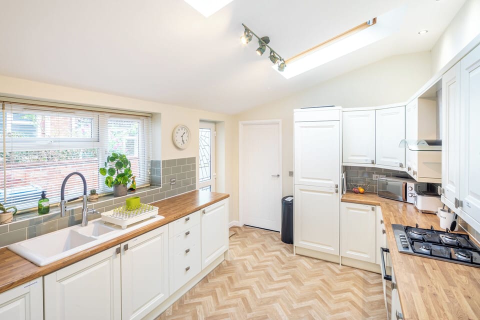 More kitchen