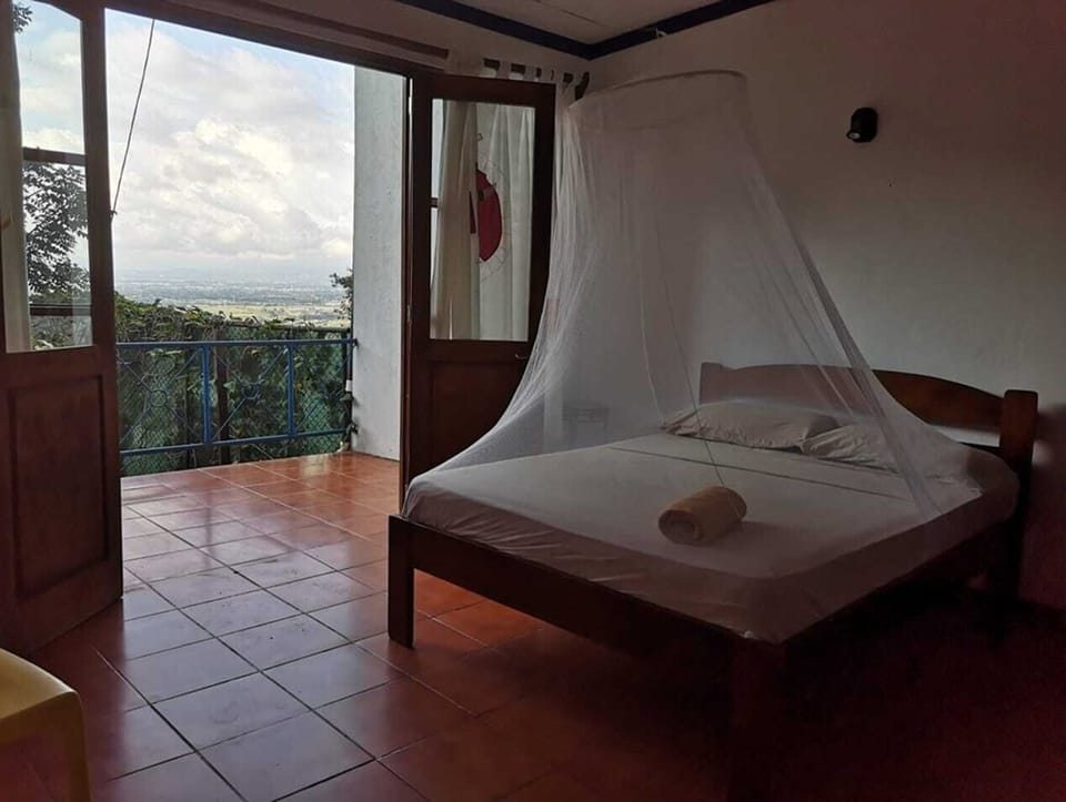 Triple Room | Individually decorated, individually furnished, desk, laptop workspace