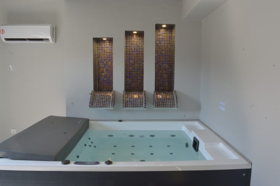 Studio Suite, Partial Sea View (Private Spa Tub) | Private spa tub