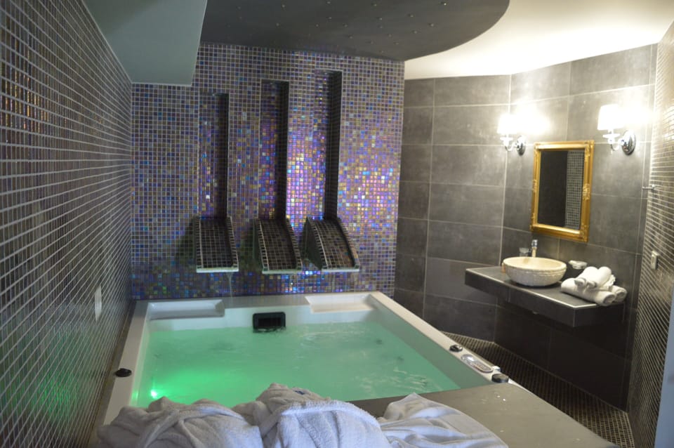 Studio Suite, Partial Sea View (Private Spa Tub) | Private spa tub