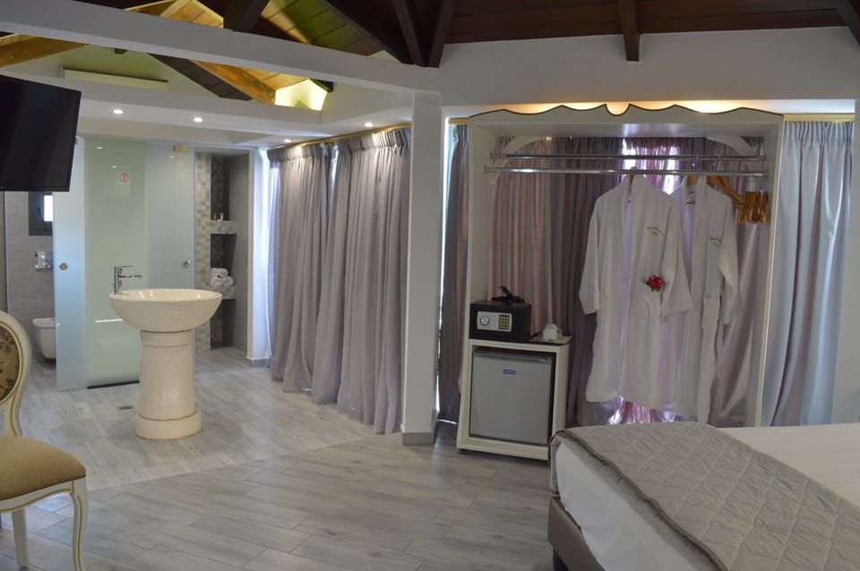 Studio Suite, Partial Sea View (Private Spa Tub) | Living area | Smart TV