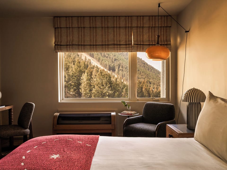 Premium bedding, in-room safe, desk, laptop workspace