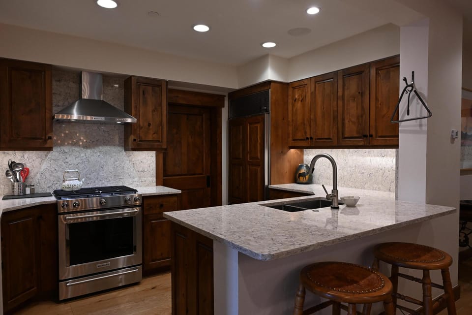 Microwave, coffee/tea maker, cookware/dishes/utensils