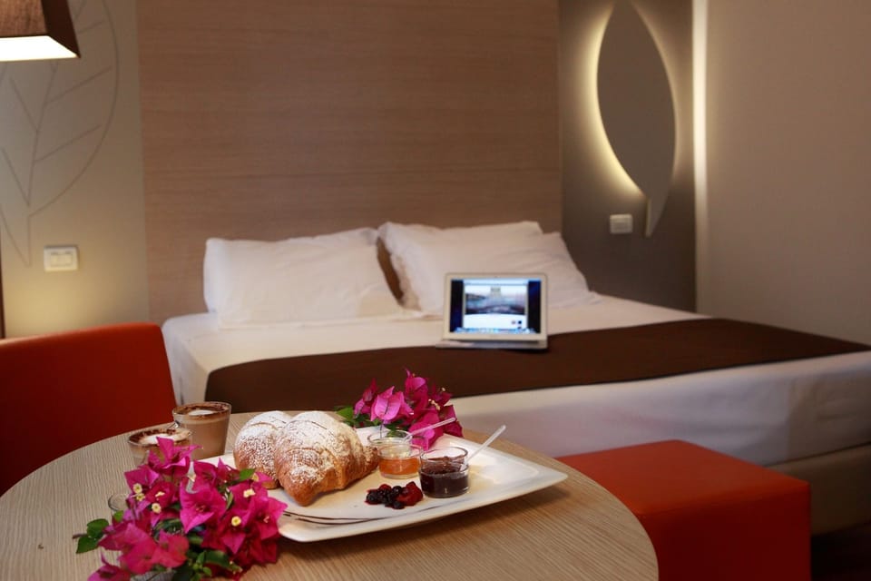 Minibar, in-room safe, desk, laptop workspace