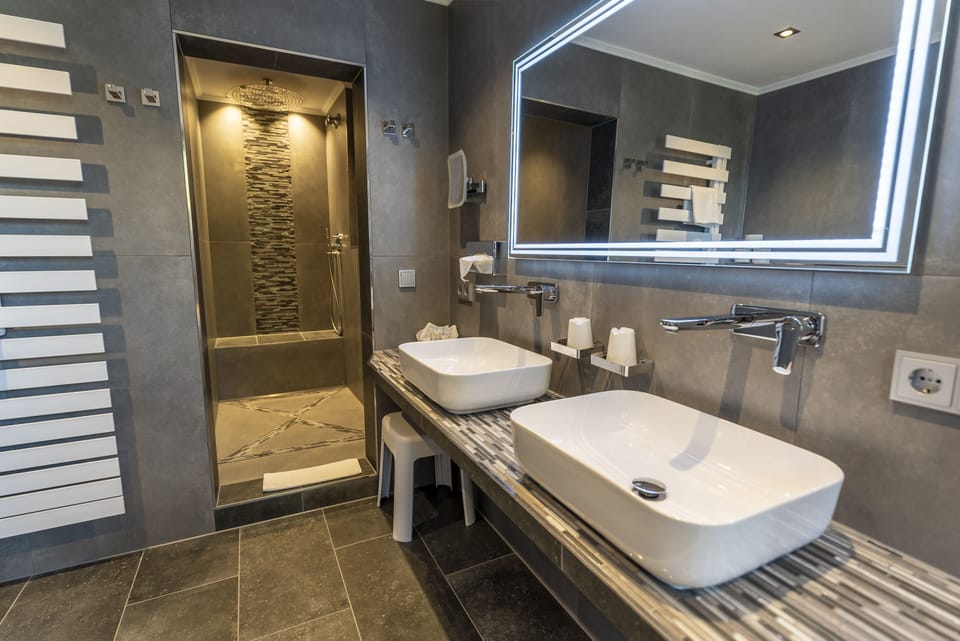 Superior Suite, 1 Bedroom, Balcony | Bathroom | Shower, free toiletries, hair dryer, slippers