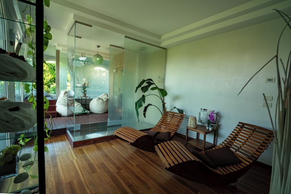 Sauna, hot tub