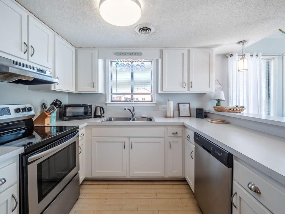 Fully Equipped Kitchen with Stainless Steel Appliances