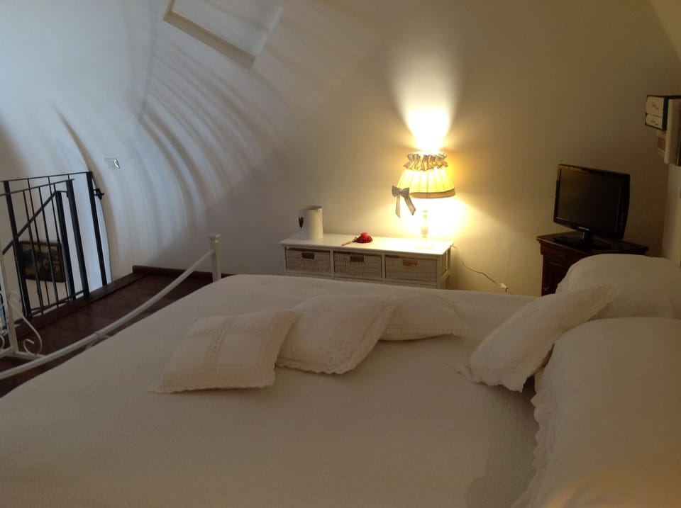Double Room | 1 bedroom, desk, iron/ironing board, WiFi (free)