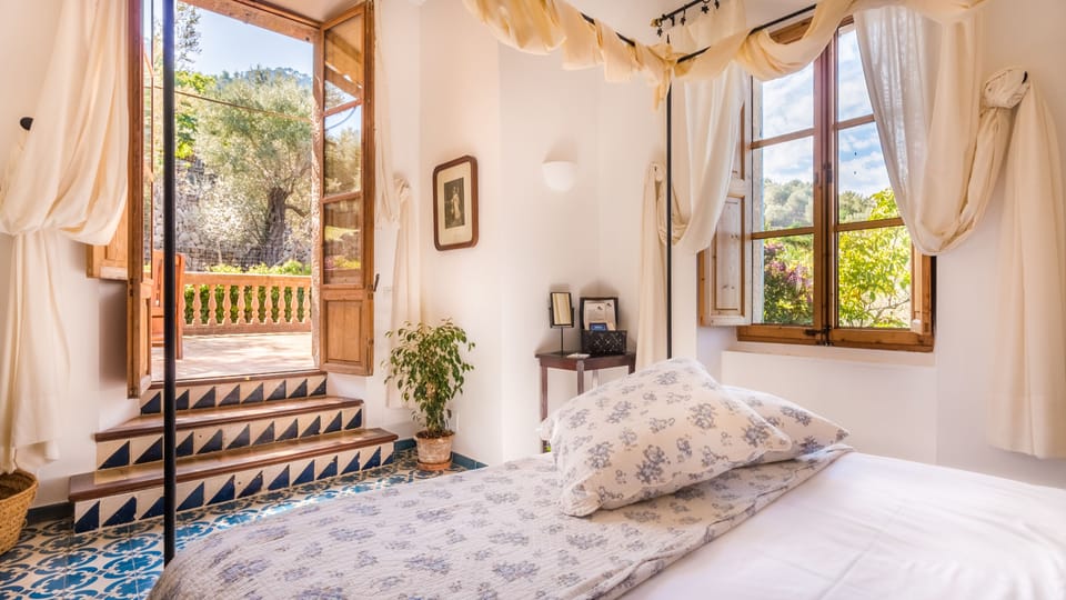 Deluxe Double Room, Terrace | Premium bedding, minibar, in-room safe, laptop workspace