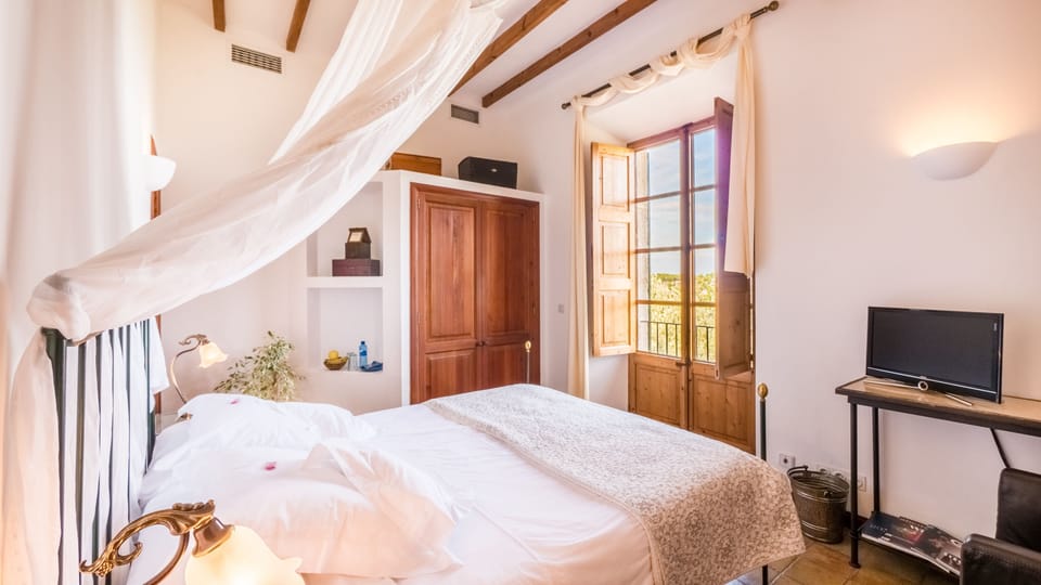 Superior Double Room | Premium bedding, minibar, in-room safe, laptop workspace