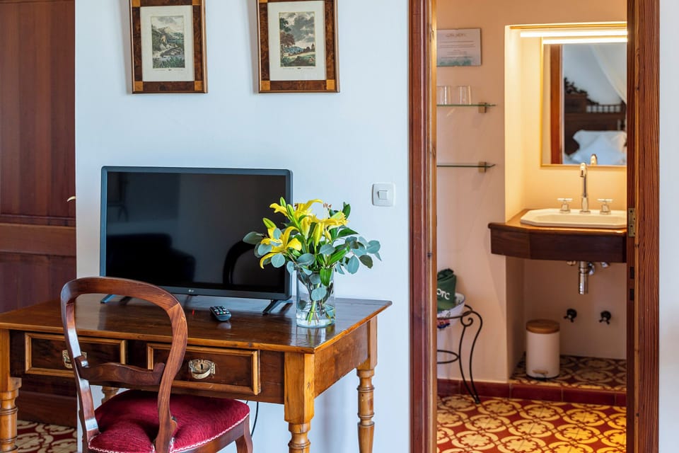 Superior Double Room | Premium bedding, minibar, in-room safe, laptop workspace
