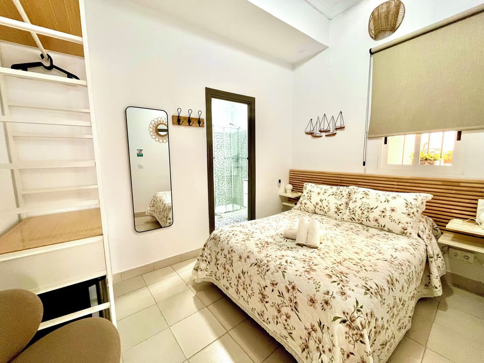 Economy Room | Premium bedding, minibar, individually decorated, individually furnished