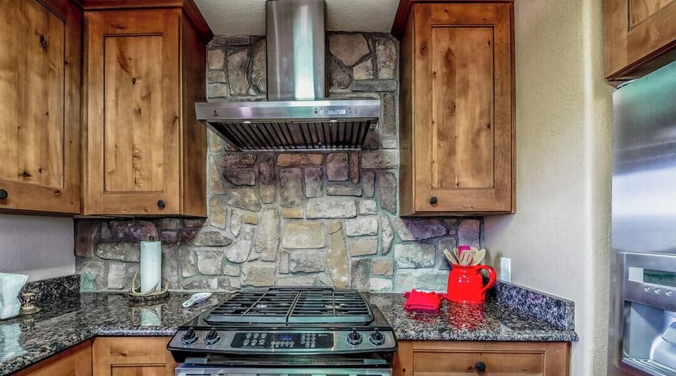 Wonderful, modern kitchen (main level)