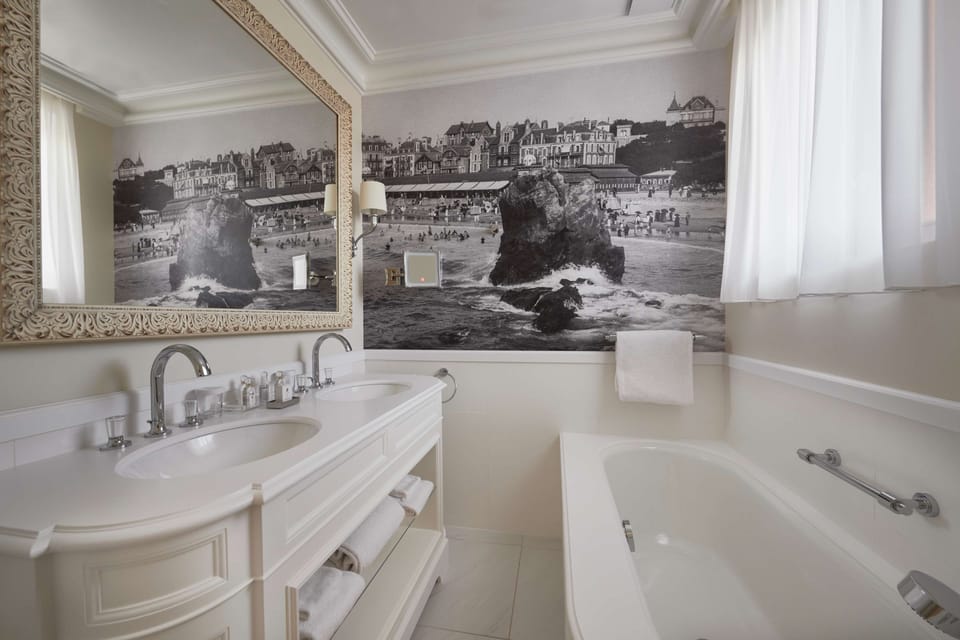 Room, 2 Twin Beds | Bathroom | Designer toiletries, hair dryer, bathrobes, slippers