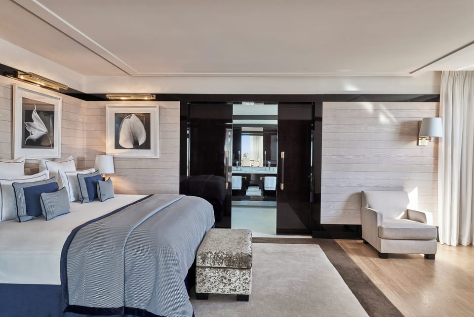 Frette Italian sheets, premium bedding, minibar, in-room safe