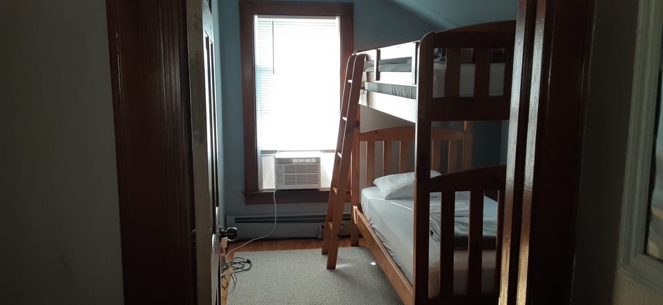 center bedroom 