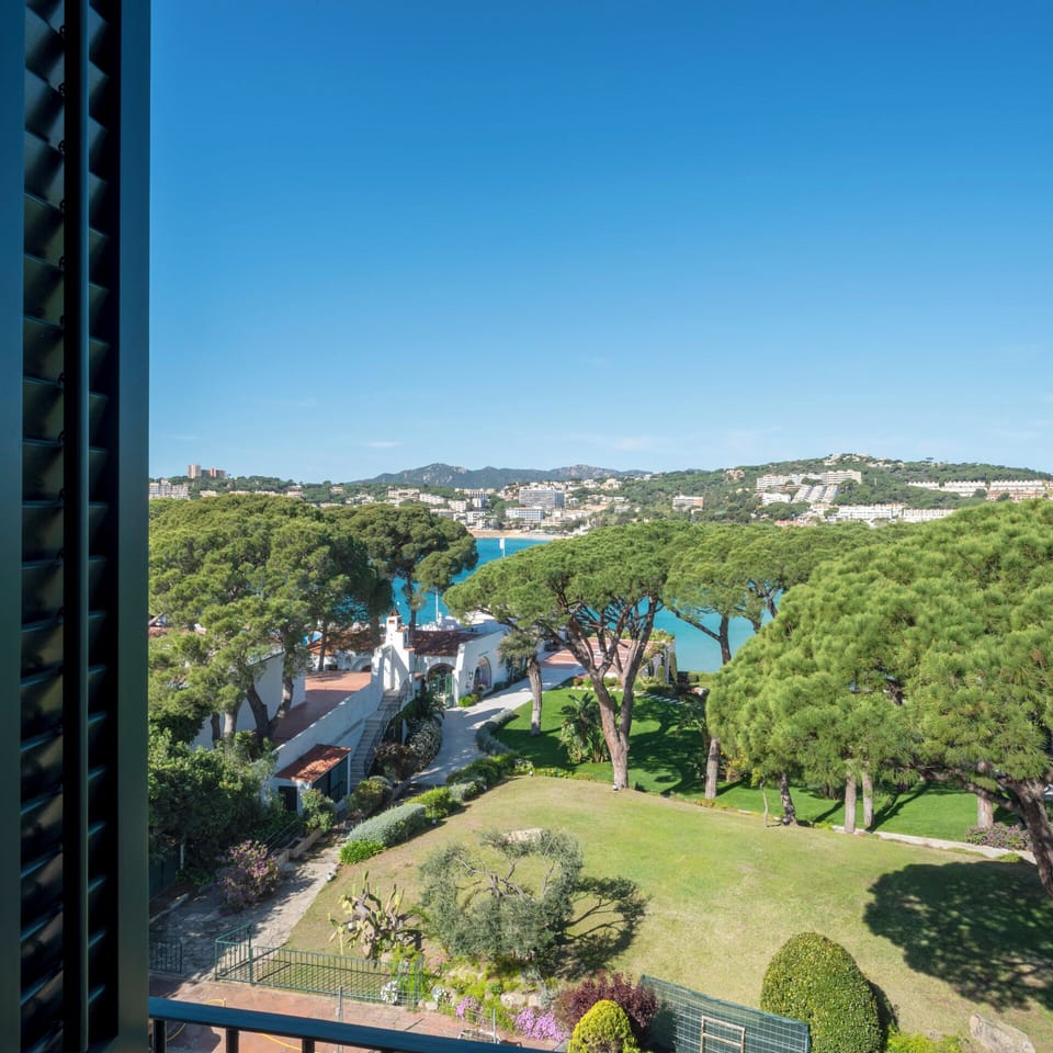 Suite, French Balcony | Premium bedding, minibar, in-room safe, desk