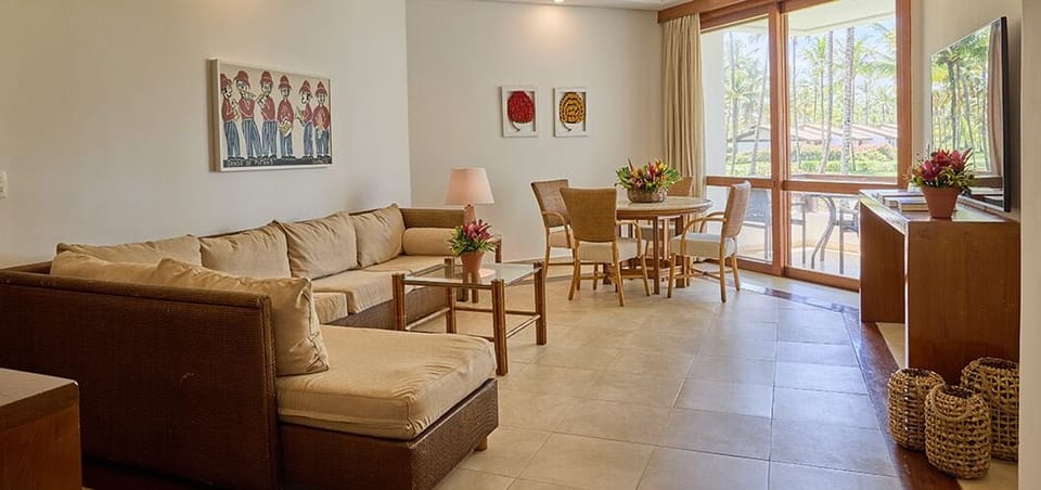 Premium Suite | Hypo-allergenic bedding, free minibar, in-room safe, desk
