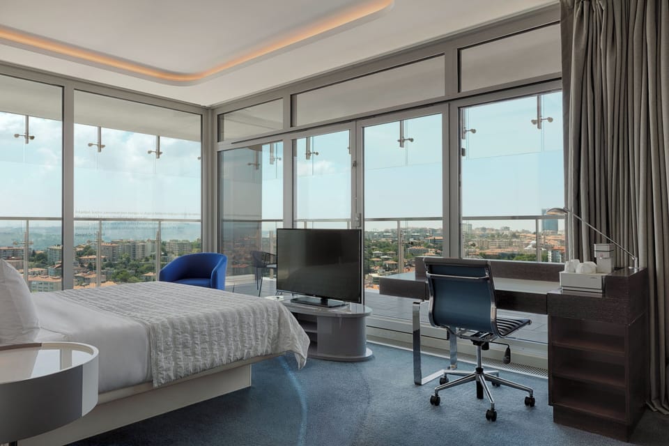 Junior Suite, 1 King Bed | Egyptian cotton sheets, premium bedding, minibar, in-room safe
