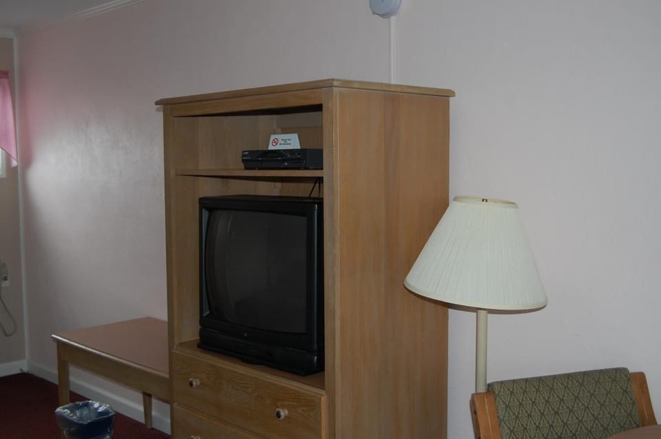 Individually furnished, blackout drapes, free WiFi, bed sheets