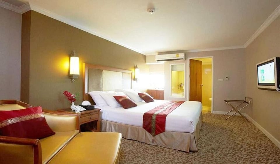 Executive Superior Deluxe Double or Twin Room | Desk, free WiFi, bed sheets