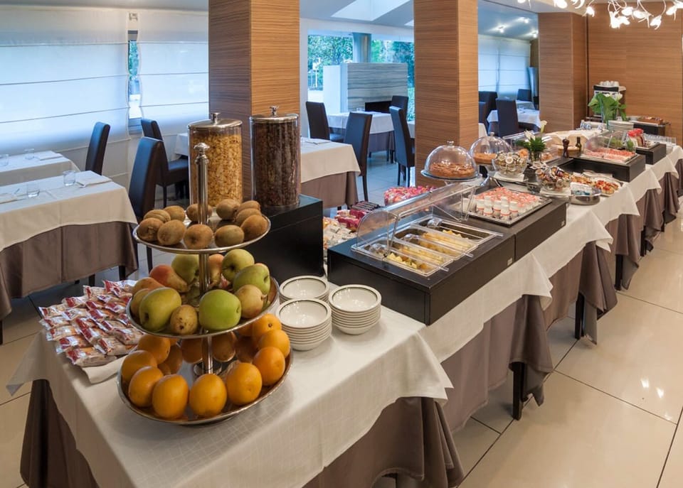 Free buffet breakfast
