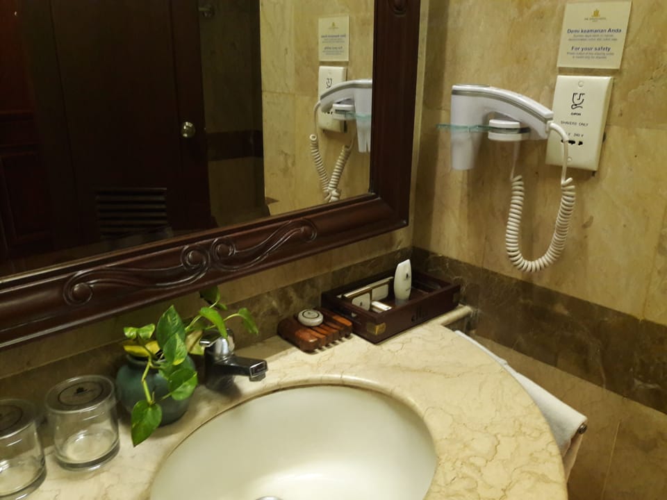 Slippers, towels