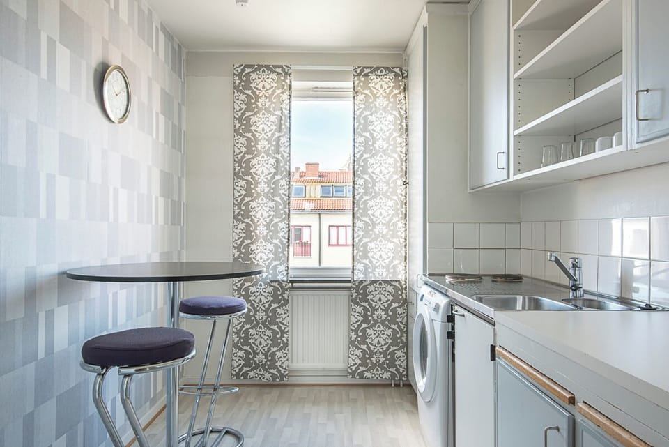 Suite | Private kitchen | Shared fridge, microwave, electric kettle