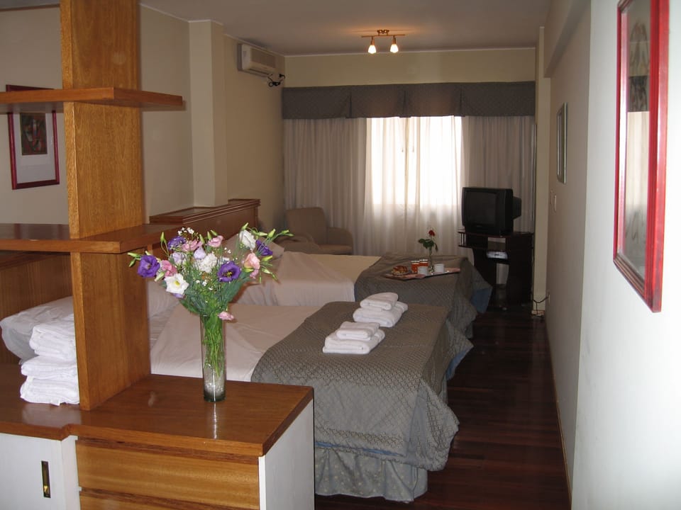Executive Suite | 1 bedroom, premium bedding, minibar, in-room safe