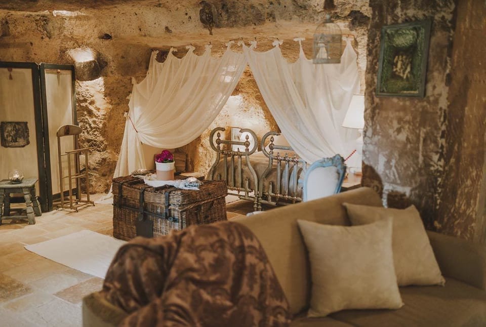 Romantic Room | Egyptian cotton sheets, premium bedding, down comforters, in-room safe