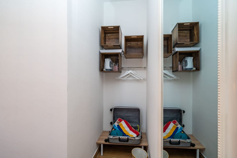 Basic Room, Garden View | Soundproofing, iron/ironing board, free WiFi, bed sheets