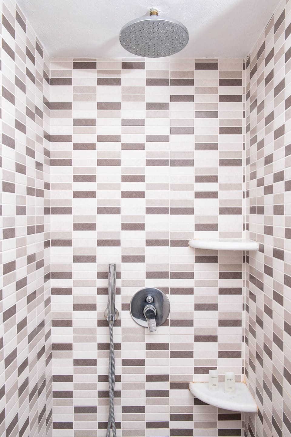 Superior Studio, Garden View | Bathroom | Shower, towels