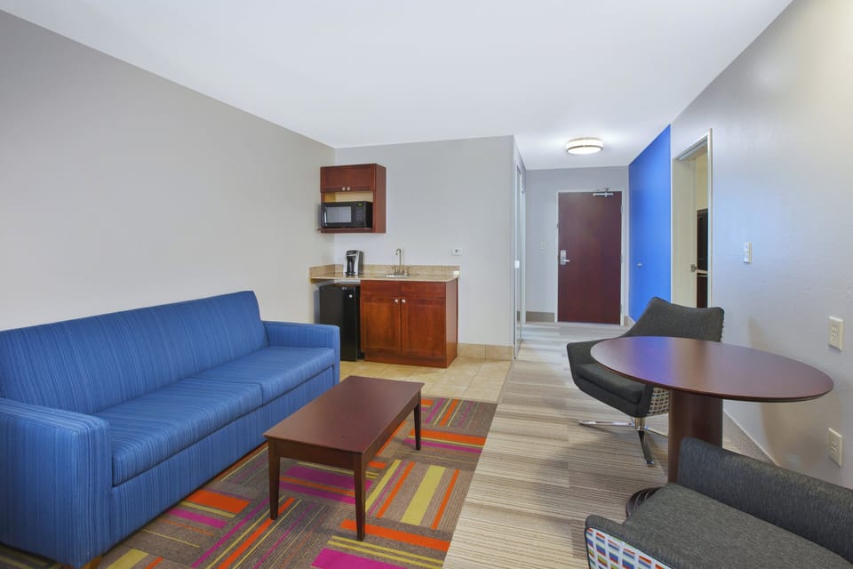 Suite, Multiple Beds (Extra Floor Space) | Desk, blackout drapes, iron/ironing board, free cribs/infant beds